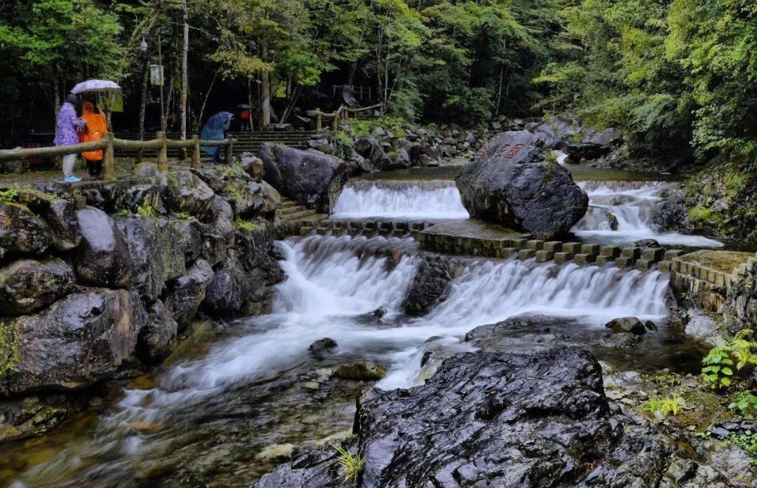【关注乌什7.1级地震救援】新疆消防送安全知识到震区安置点